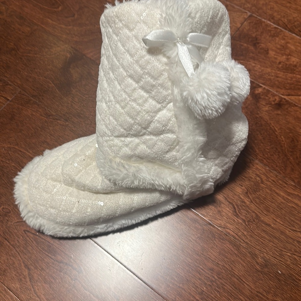 Super cozy slippers like new size 8